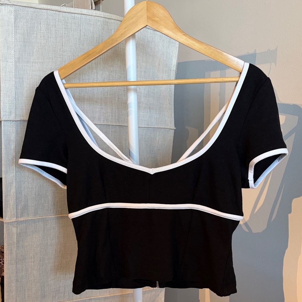 Maeve Black and White Scoop Neck Crop Top - Women